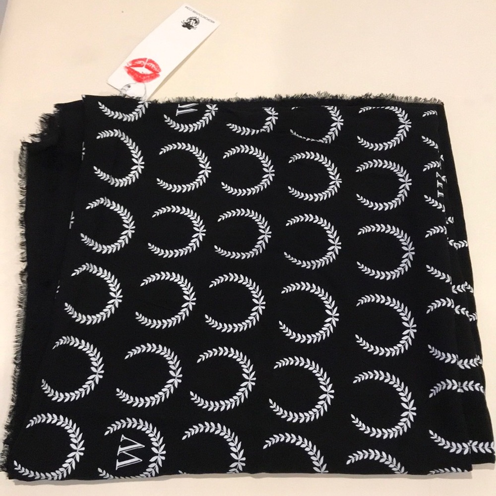 BNWT Wildfox scarf/wrap